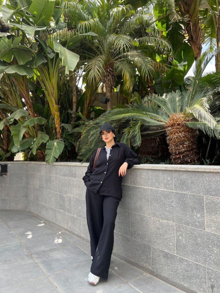 Lara's Linen Suit - Black - Image 2